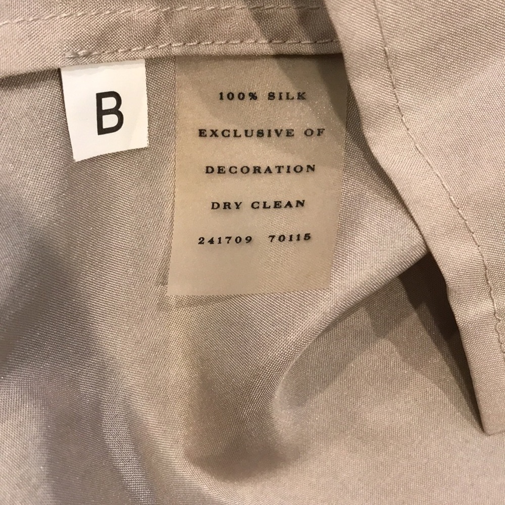 2/$25 ANN TAYLOR Petite Beige Sleeveless Silk Button Down Blouse Size XS - Picture 6 of 8